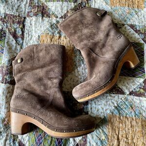 UGG Women’s Brown Suede Leather Studded Clog Booties Size 8 Shearling Foldover